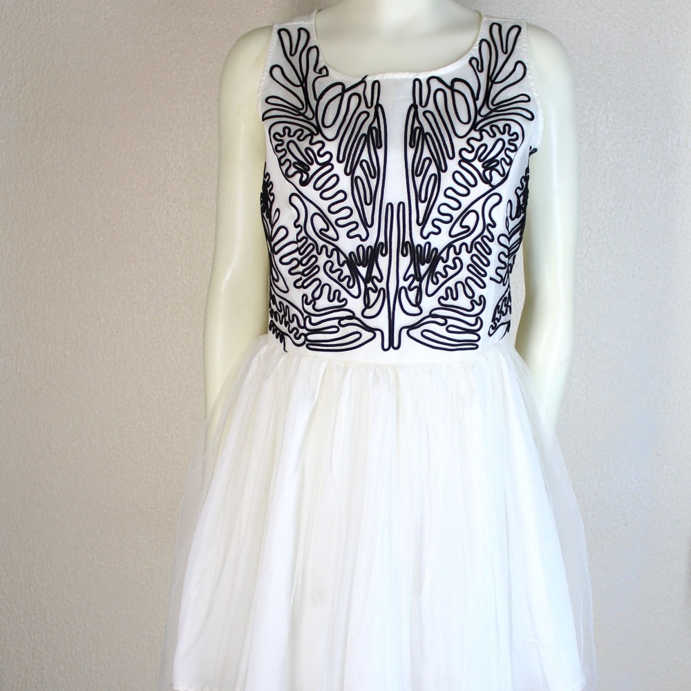 American Rag Cie || White/Black Detailed Dress